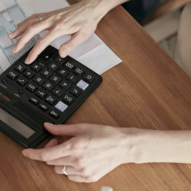 Mikhail Nilov (pexels.com) 